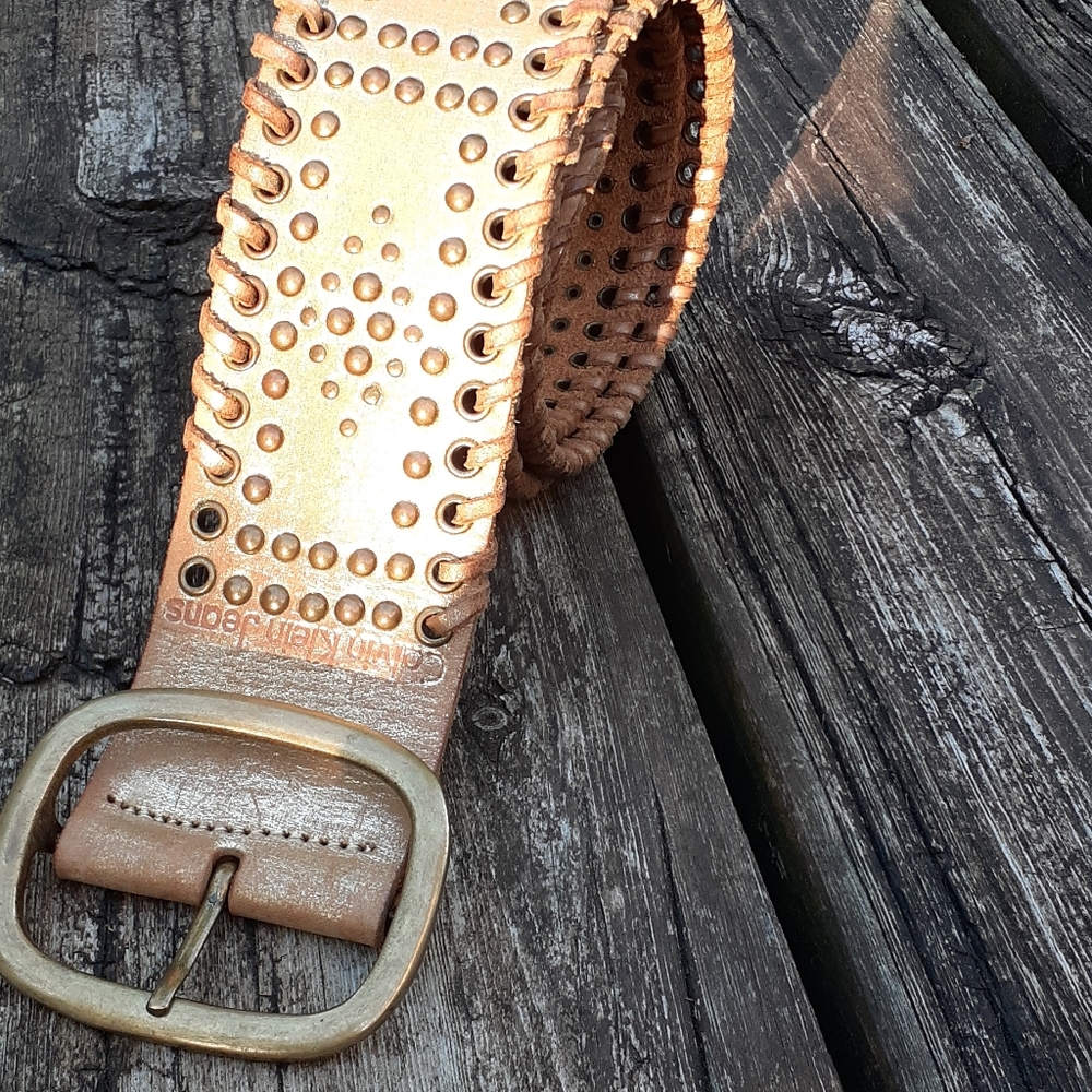 Metallic gold distressed leather belt by CK JEANS
